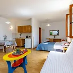 Guest house Pernar 3*