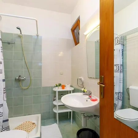 Pernar Gostinjska kuća 3*