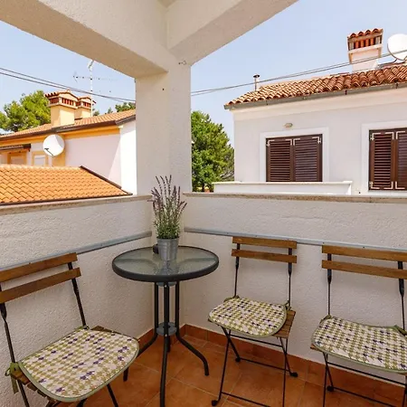 Πανσιόν Pernar 3*