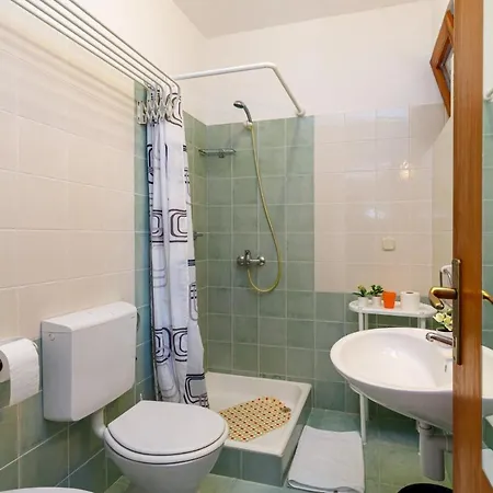 Pernar Guest house *
