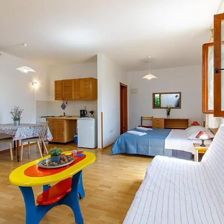 Guest house Pernar 3*