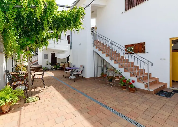 Πανσιόν Pernar 3*